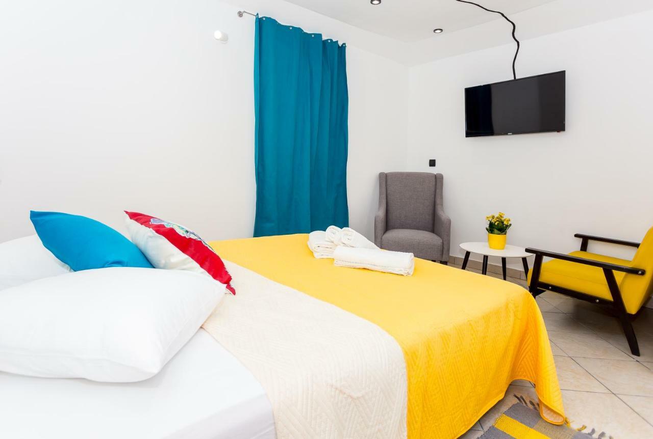 Mima'S Rooms أوميس المظهر الخارجي الصورة